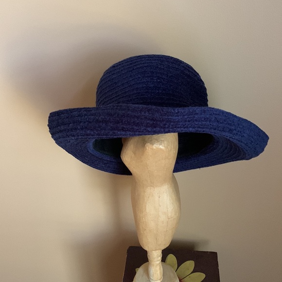 Beautiful Cappelli Straworld Inc. Navy Soft Rolled Rim Bucket Hat. - Picture 2 of 5